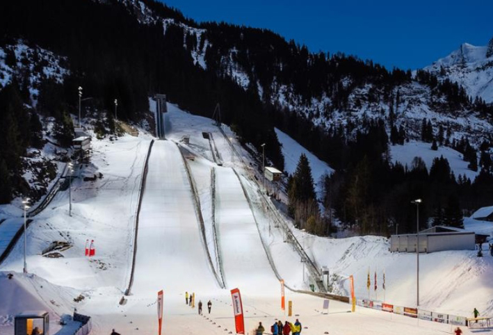 Skisprungschanze - Beleuchtung