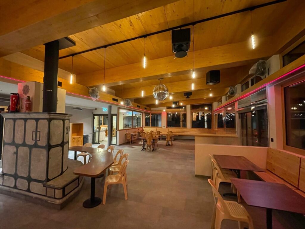 Restaurant mit Smart Thermostat ausgerüstet.